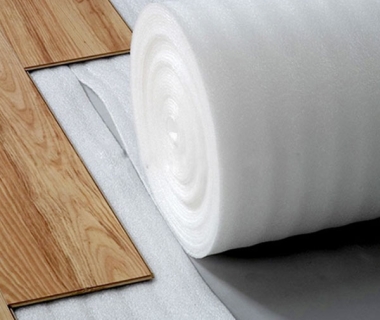 Tại sao nên dùng xốp PE foam lót sàn? Phân tích khả năng chống ẩm, chống ồn và tăng tuổi thọ sàn