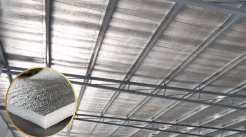 mút xốp PE foam tráng bạc dưới mái tôn